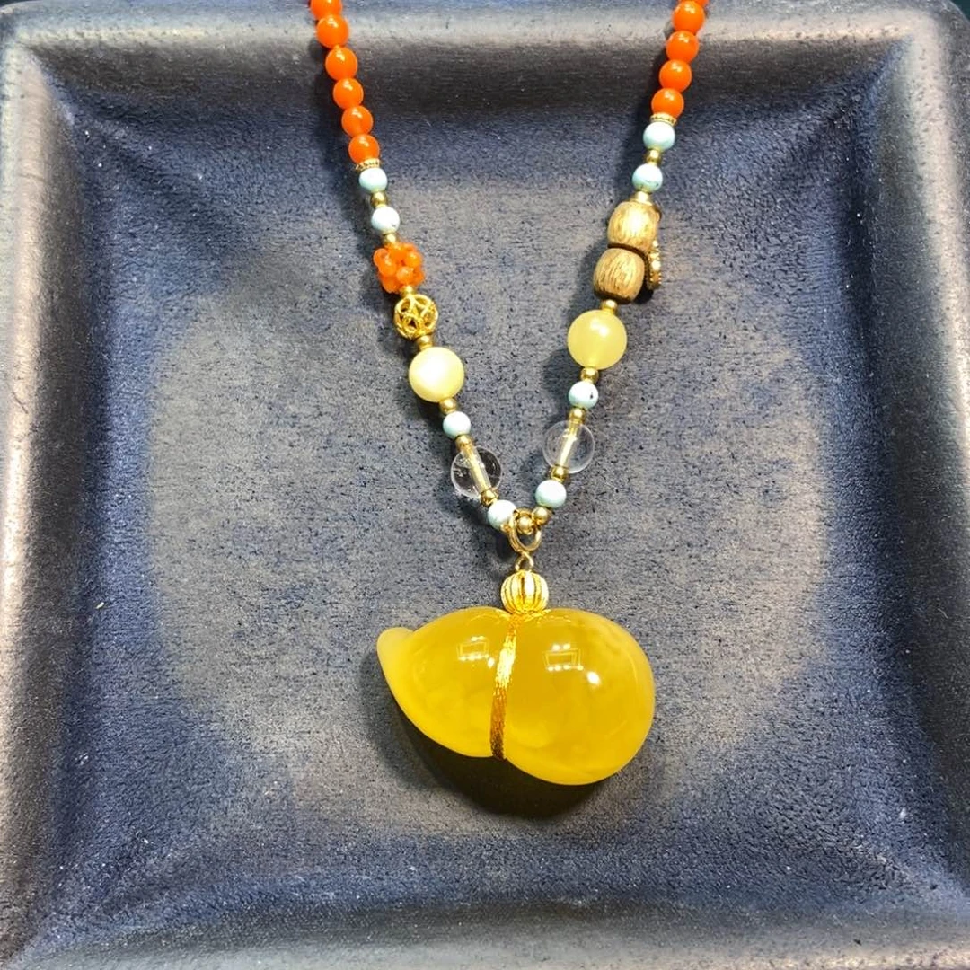 琥珀未镶嵌颈饰蜜蜡