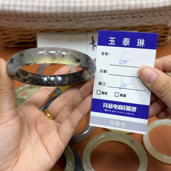 未镶嵌岫玉手镯天然