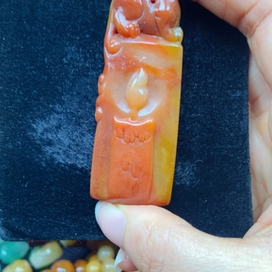 石英质玉（黄龙玉）未镶嵌颈饰