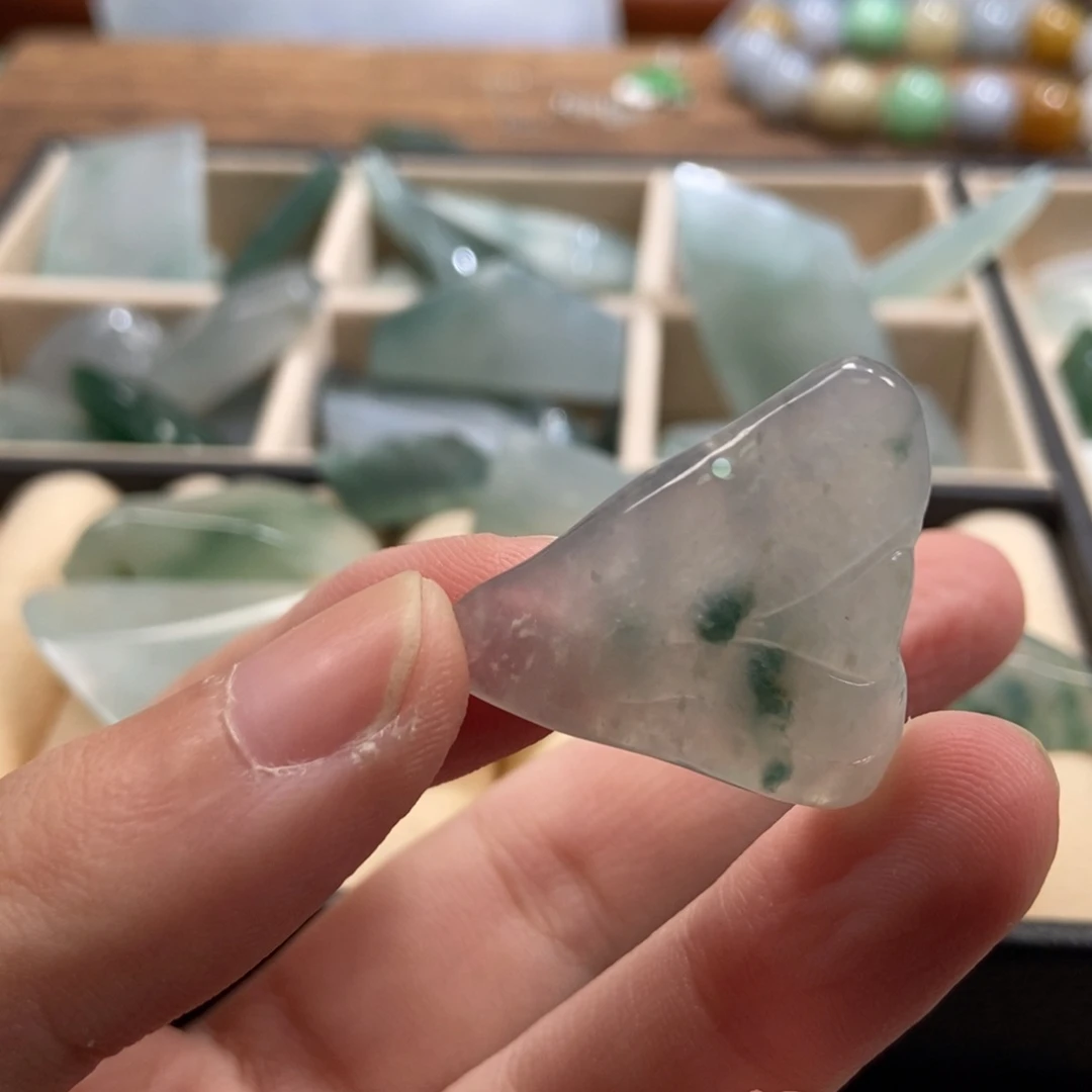 翡翠未镶嵌颈饰成品