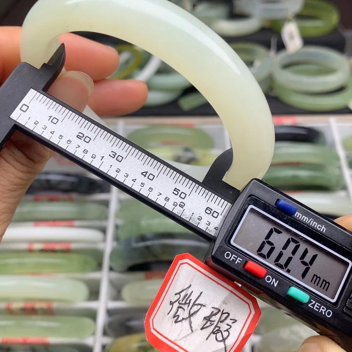 蛇纹石玉未镶嵌手镯849。