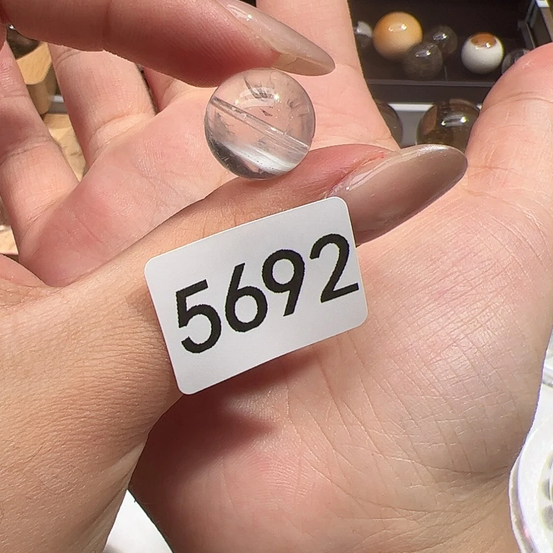 未镶嵌水晶大型摆件（非配饰）