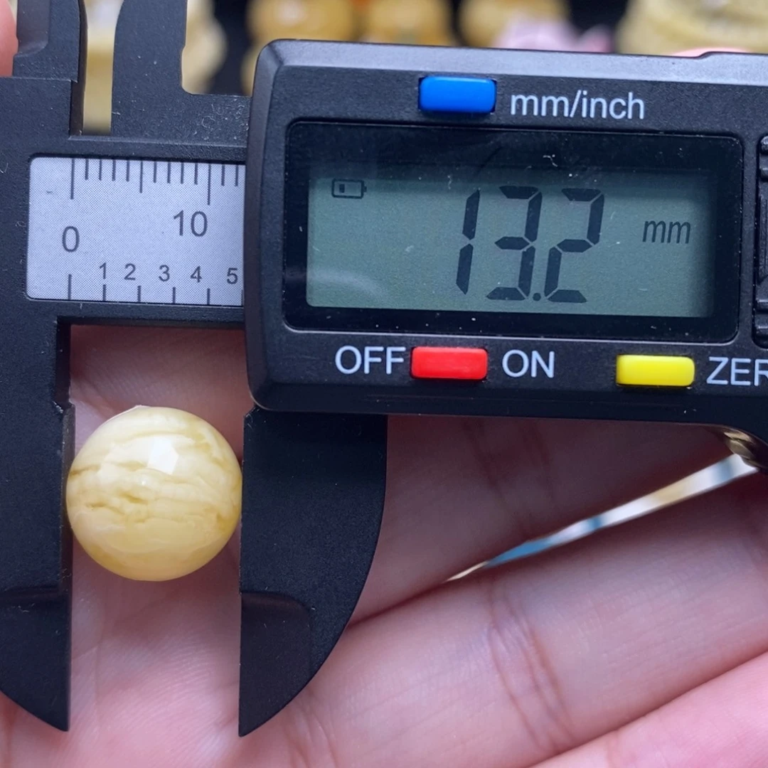 蜜蜡未镶嵌珠宝奇石