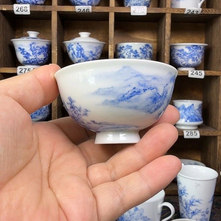 小***姐釉下青花瓷器壶承运费差价