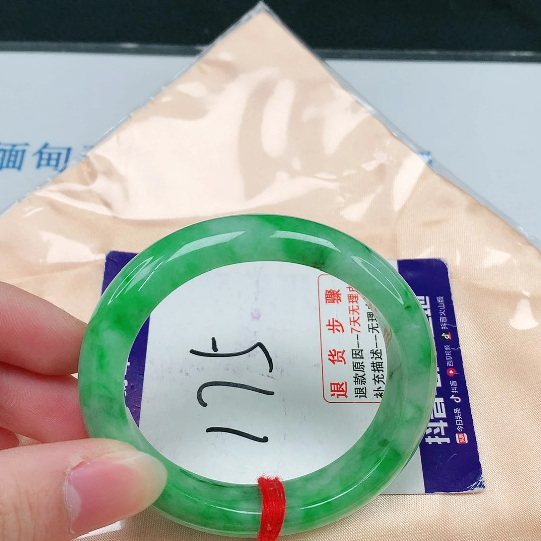 翡翠手镯未镶嵌翡翠