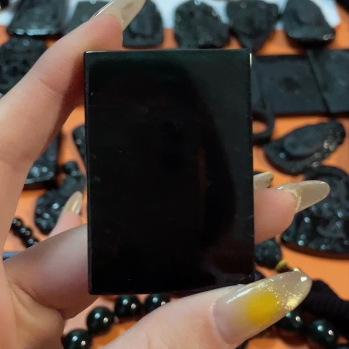 翡翠颈饰未镶嵌斌**凯