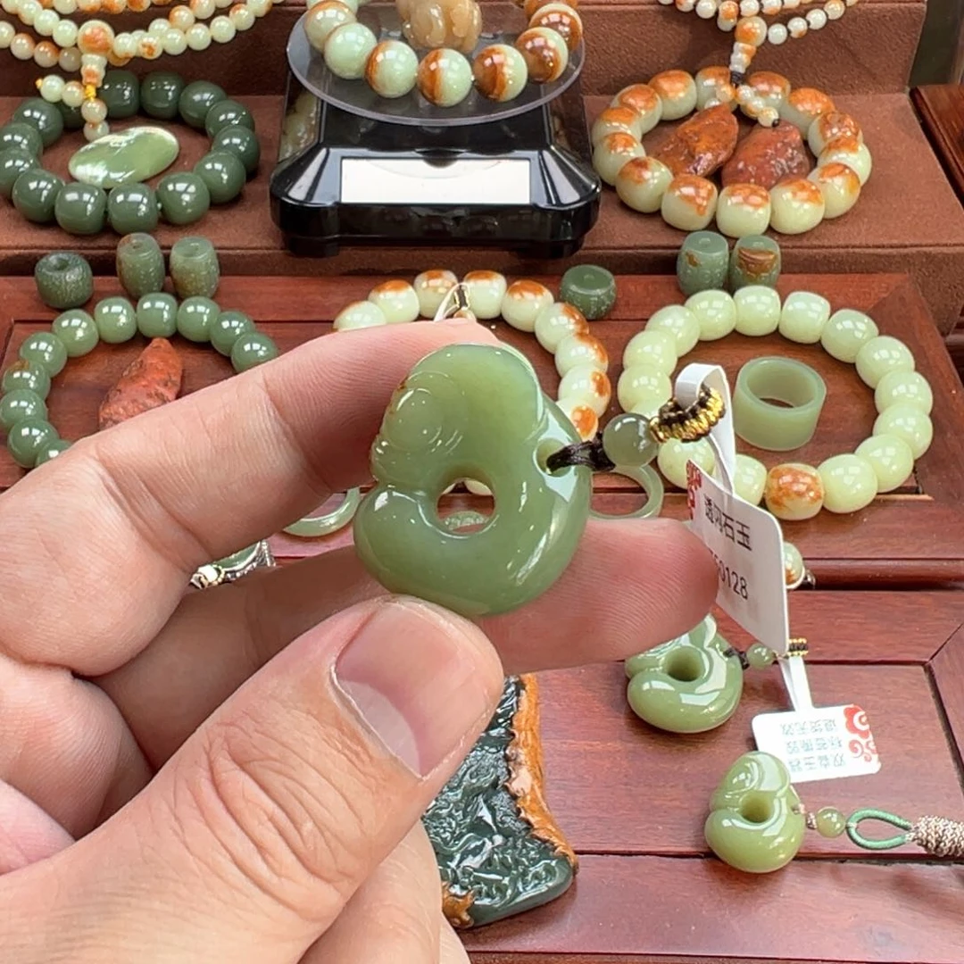 岫岩河磨玉（透闪石质玉）未镶嵌挂件?****?