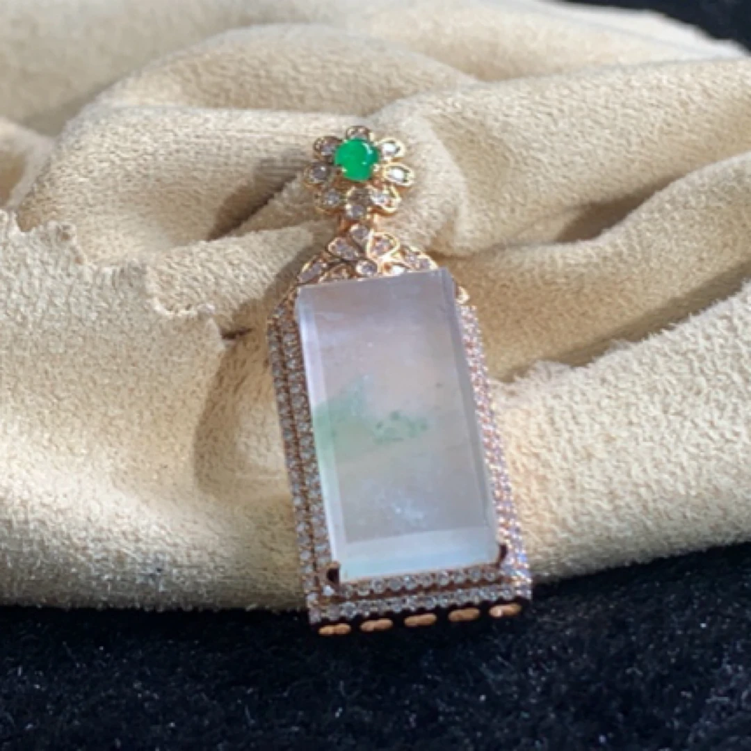 天然缅甸翡翠A货玻璃种飘蓝花雪花无事牌镶嵌18k金满钻吊坠玉挂件