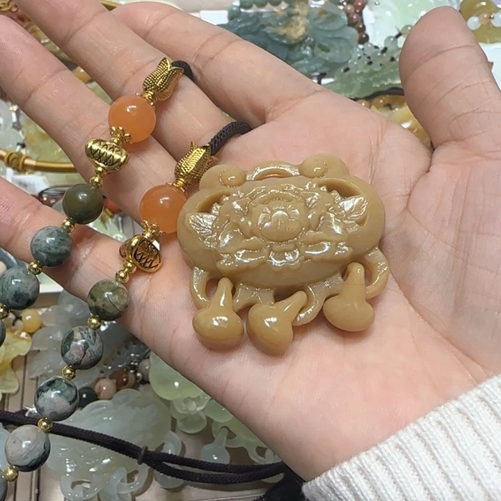 蛇纹石玉吊坠未镶嵌