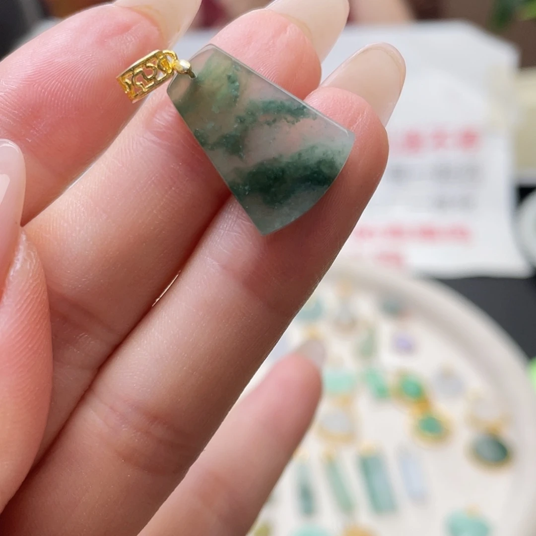 翡翠银S925镶嵌颈饰翡翠