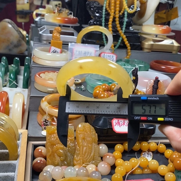 石英质玉（黄龙玉）未镶嵌手镯