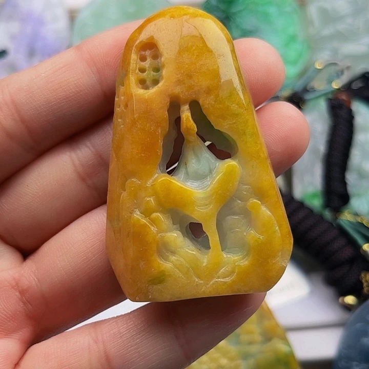 翡翠未镶嵌颈饰挂件