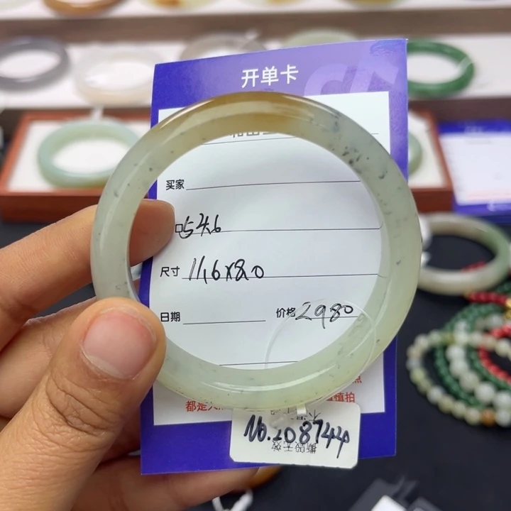 和田玉手镯未镶嵌如*