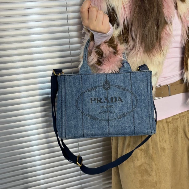 95新 Prada/普拉达 蓝色牛仔沙滩手提斜挎cy