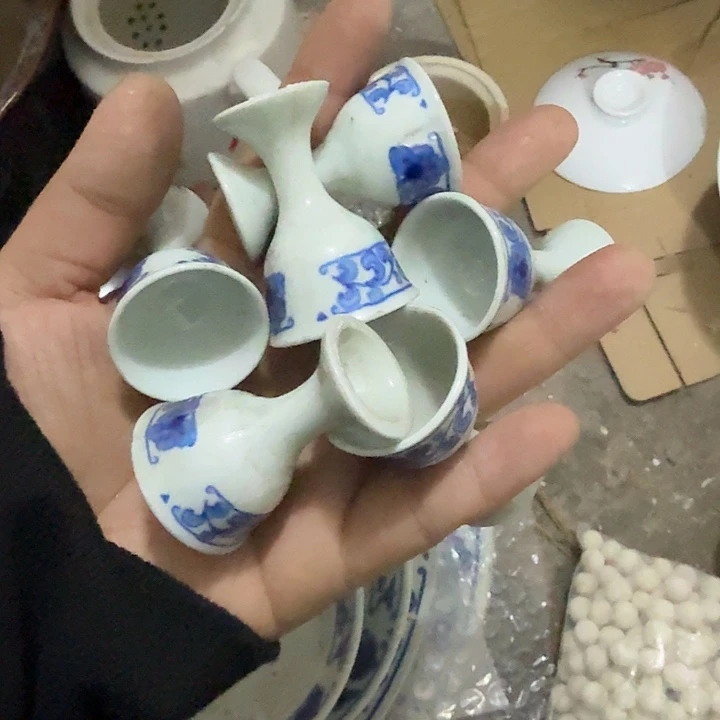 茶盏陶瓷盘子啥都有