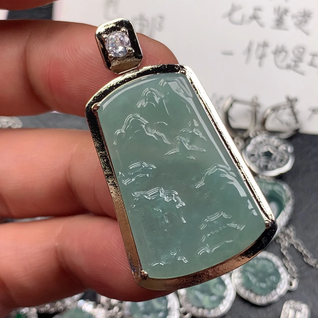 翡翠未镶嵌颈饰山水