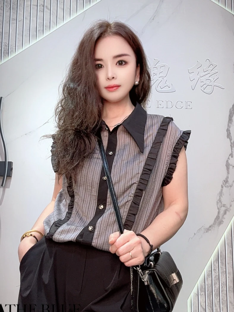 【玫瑰缘设计师款时尚休闲百搭小众飞袖木耳边纽扣翻领拼接衬衫