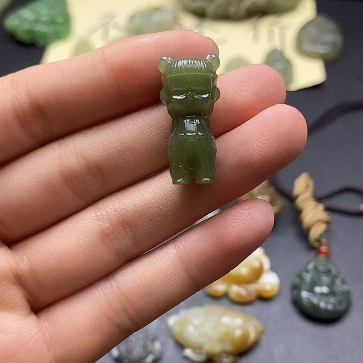 颈饰未镶嵌和田玉