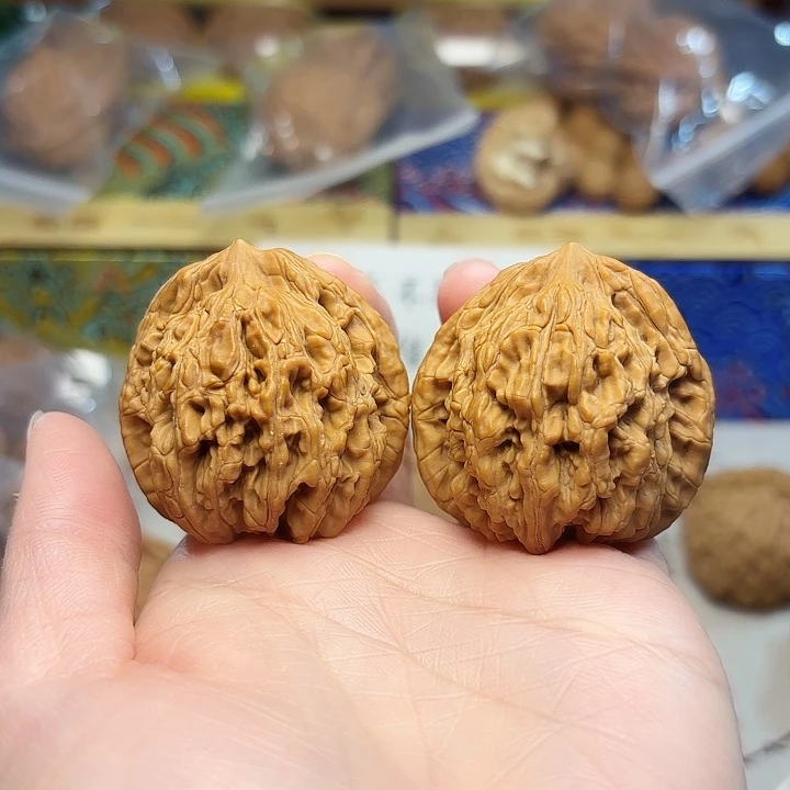 文玩核桃吊坠虎头40