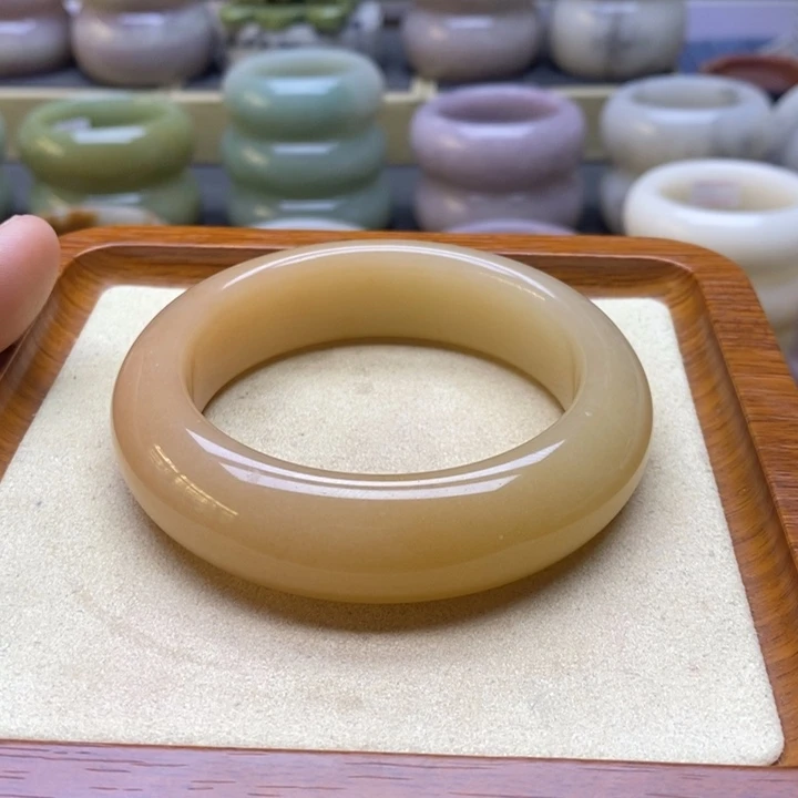石英质玉未镶嵌手镯