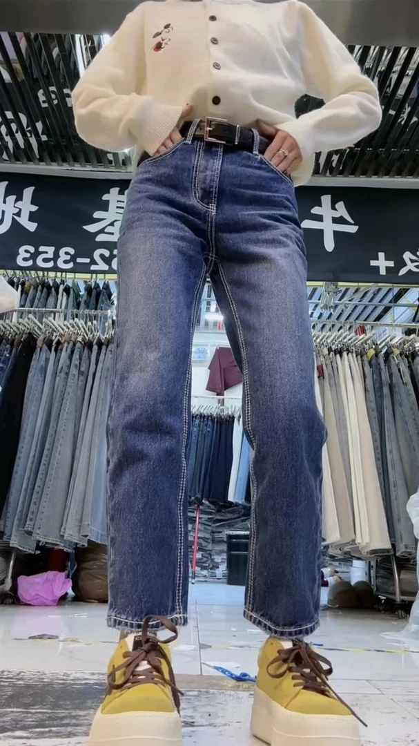 梨形身材显瘦牛仔裤女秋冬季大码弹力加绒加厚修身直筒烟管裤