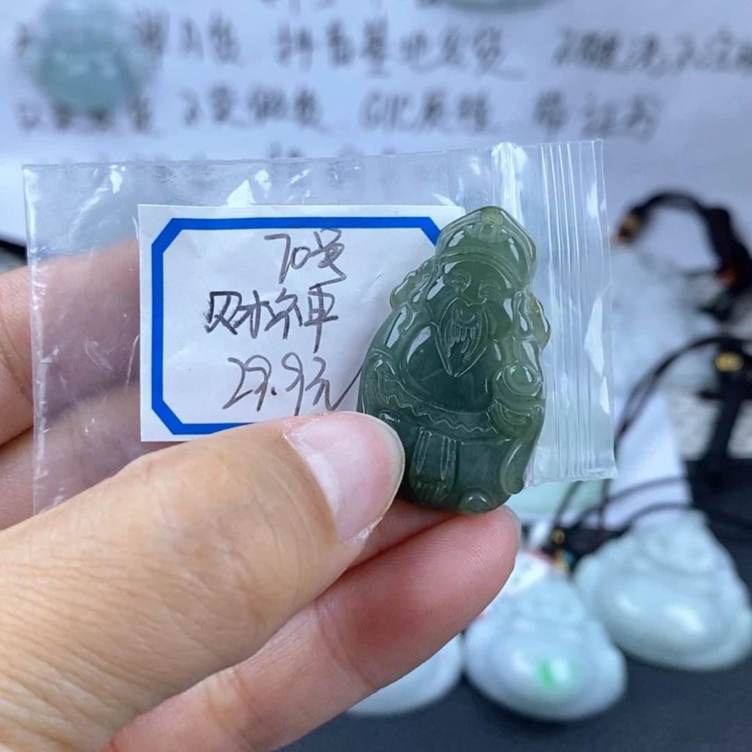 翡翠未镶嵌颈饰财神