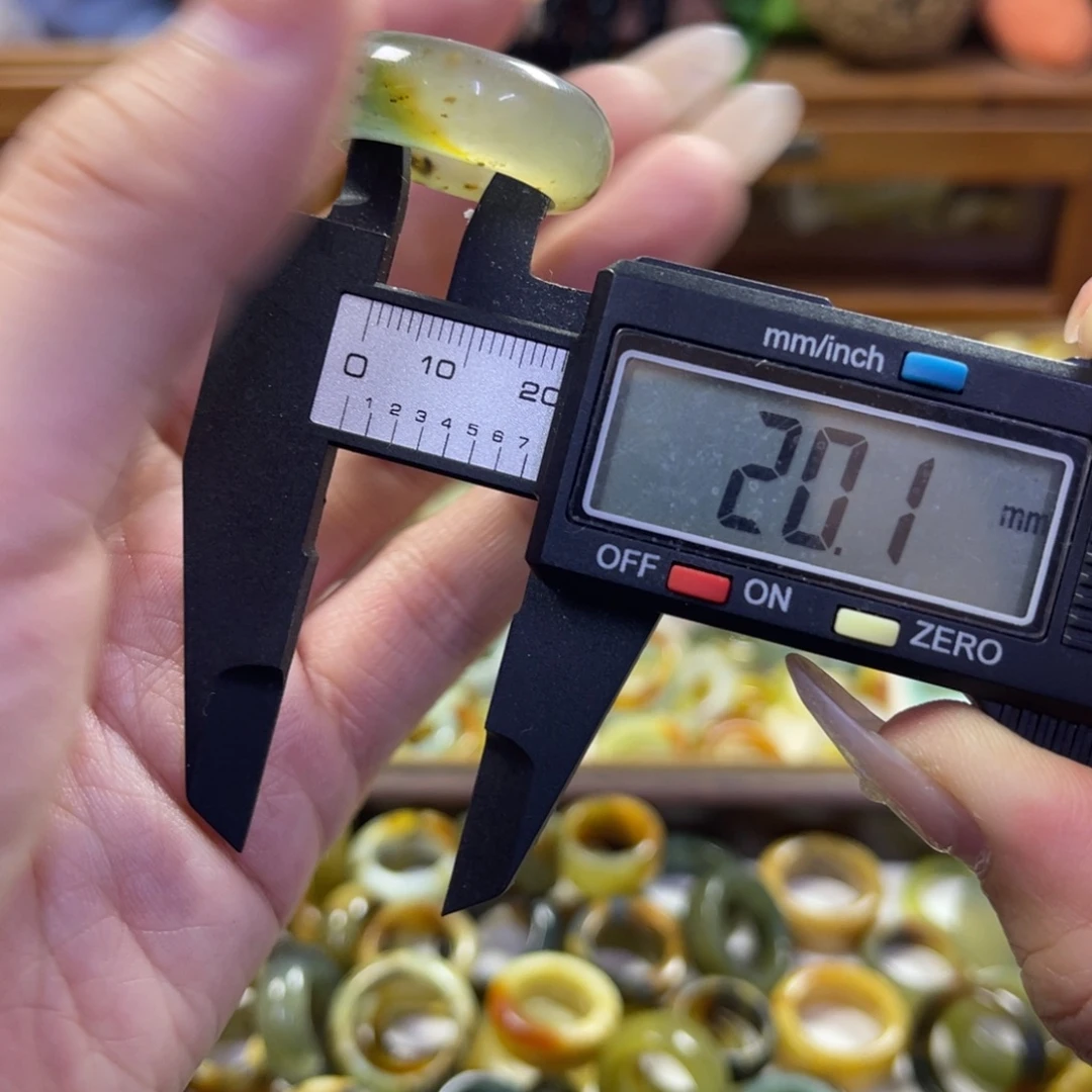 蛇纹石玉未镶嵌手镯11