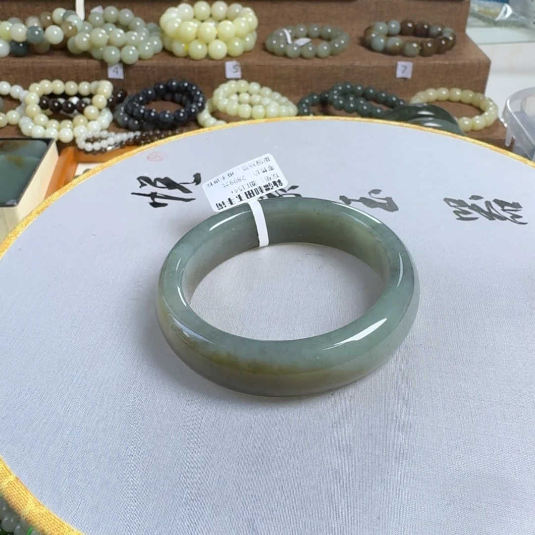和田玉（糖玉）手镯未镶嵌星****上