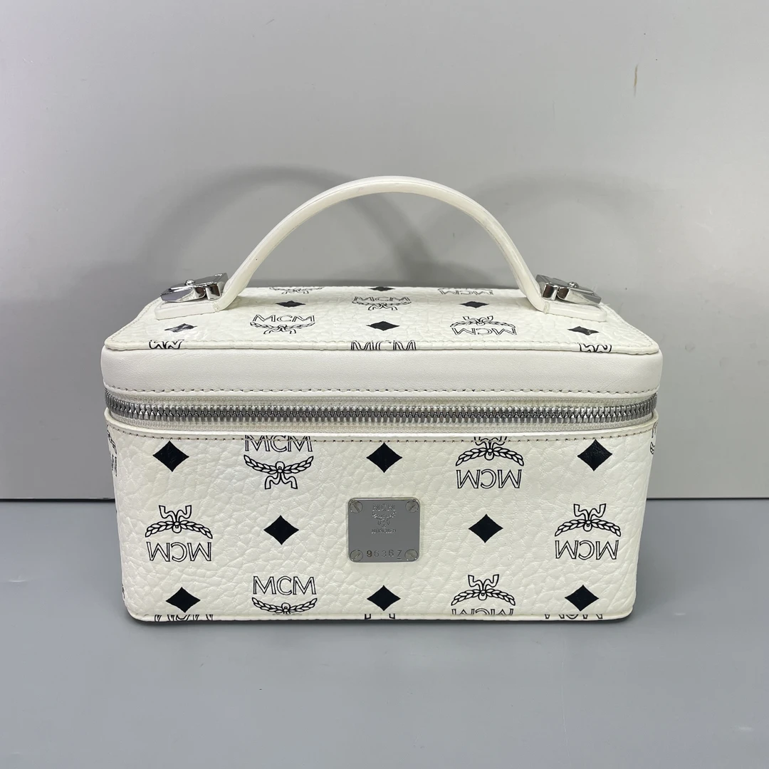 95新 MCM 媚姐/mcm白色盒子包20x11x10cmG052301