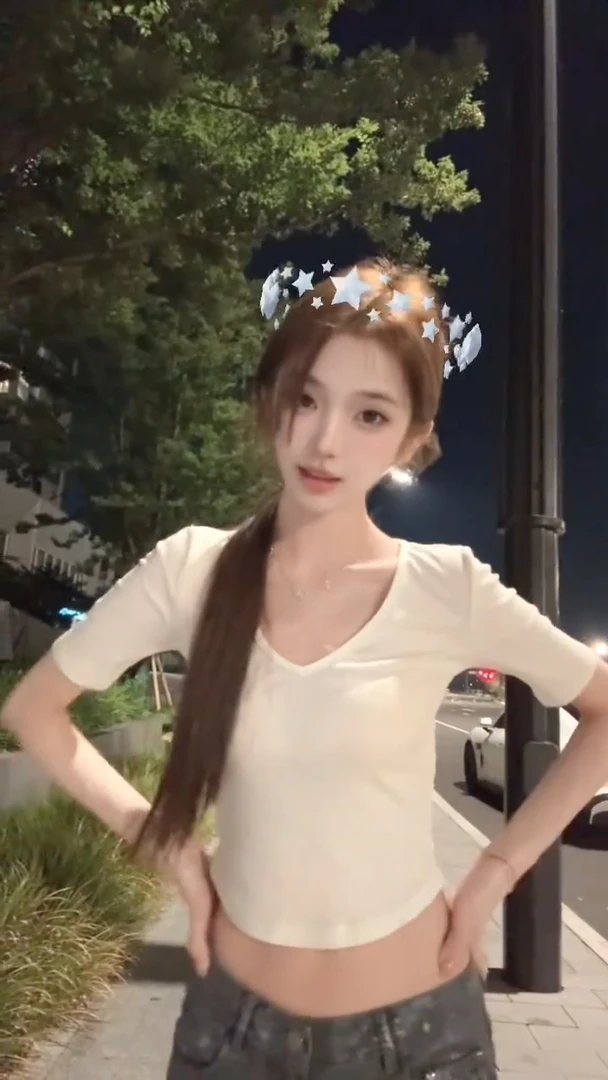 白色v领短袖t恤女夏季法式修身显瘦纯欲性感美式辣妹短款紧身上衣