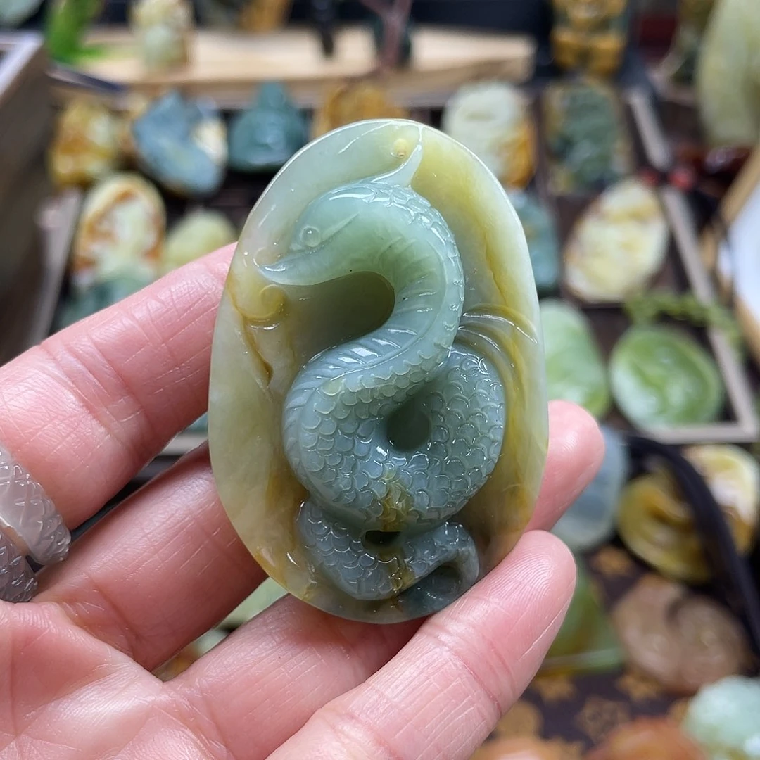 蛇纹石玉颈饰未镶嵌花玉蓝水蛇原皮