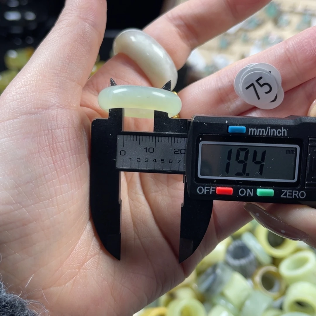 蛇纹石玉未镶嵌戒指