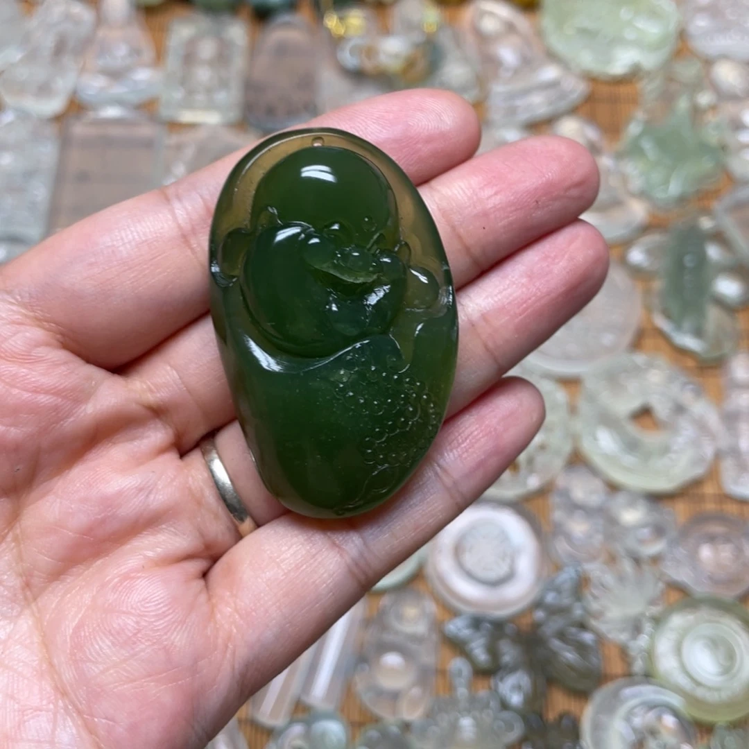 未镶嵌蛇纹石玉颈饰旧**里