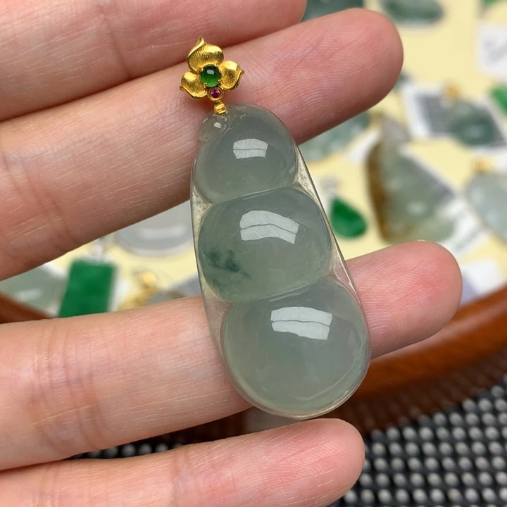 颈饰18K金镶嵌翡翠?*子