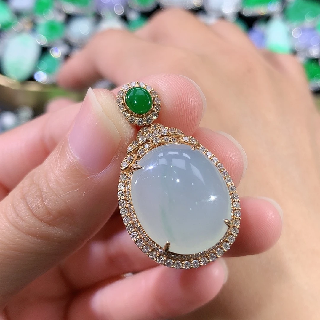 翡翠18K金镶嵌颈饰