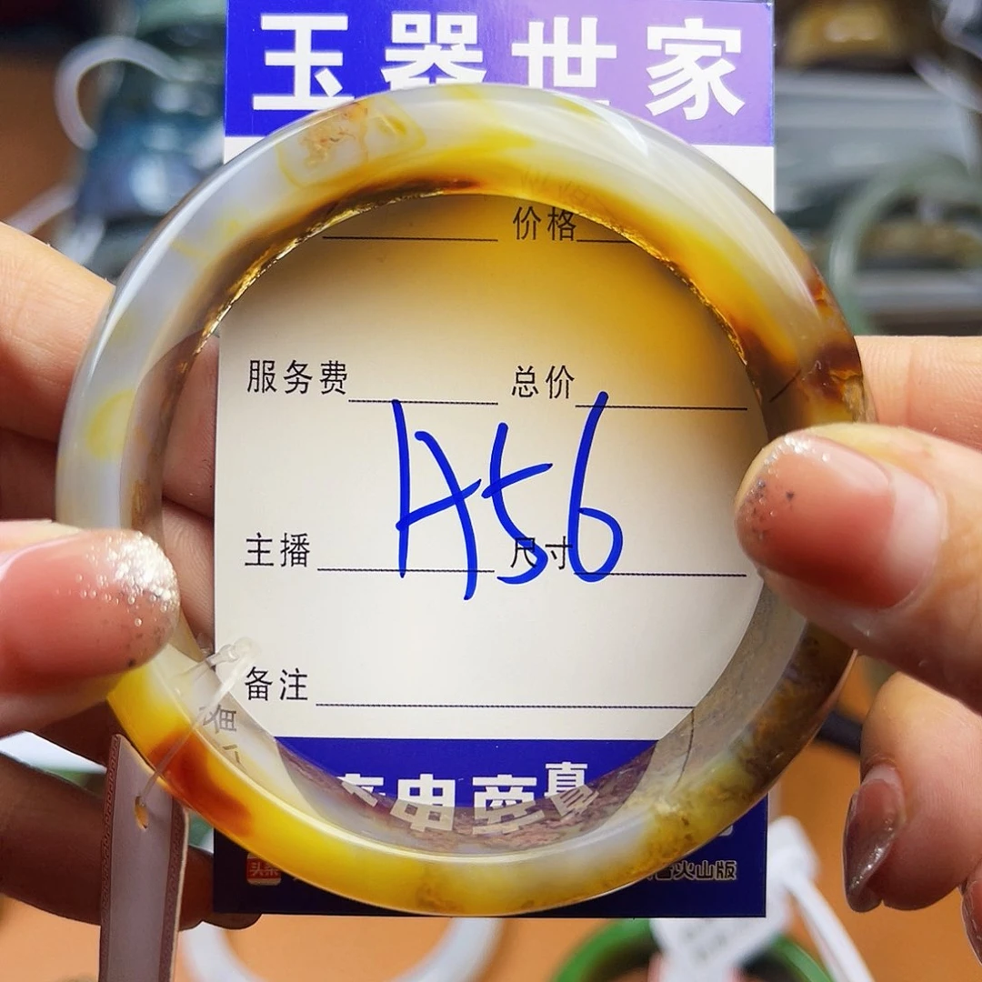 颈饰未镶嵌石英岩玉