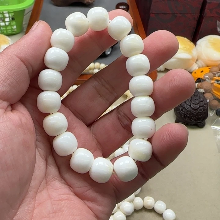 白玉菩提吊坠白色385