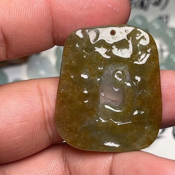 翡翠未镶嵌颈饰悟道