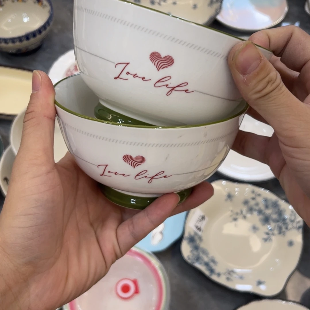 陶瓷微瑕餐具介意勿拍，满18飞！