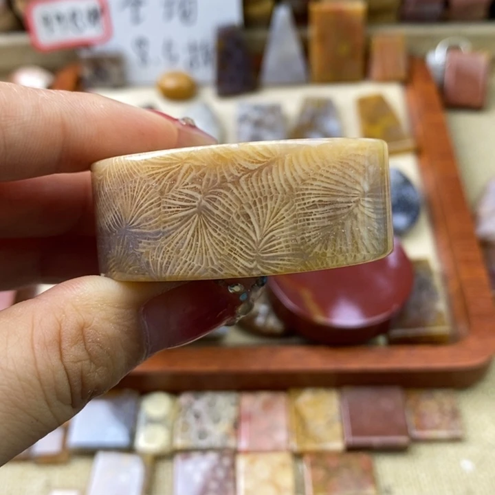 石英岩玉合金颈饰