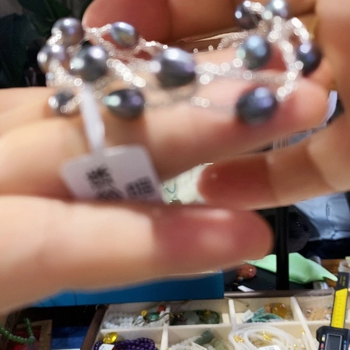 翡翠未镶嵌颈饰幸福