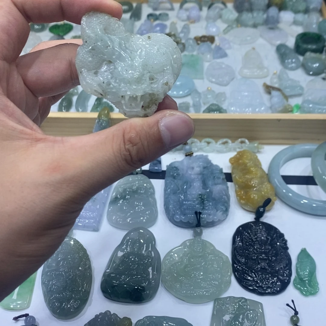 翡翠未镶嵌颈饰随行龙有矿点（完美主义勿拍）