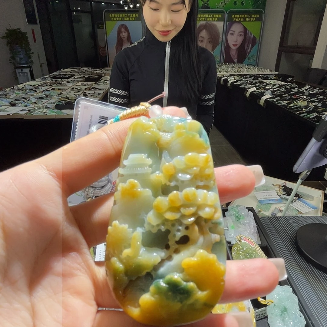 颈饰未镶嵌翡翠一个