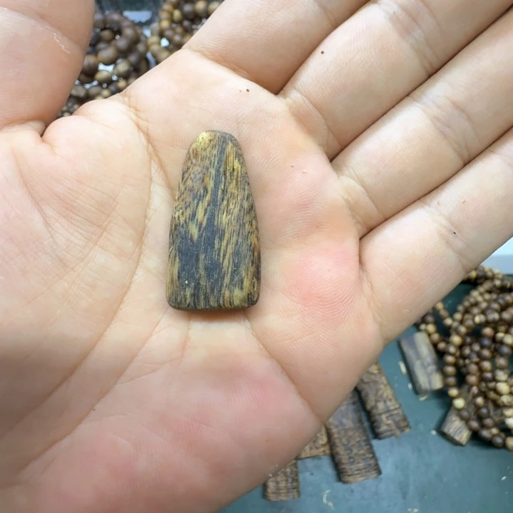 三***告沉香碎屑沉香奇楠沉香原材料吊坠1个