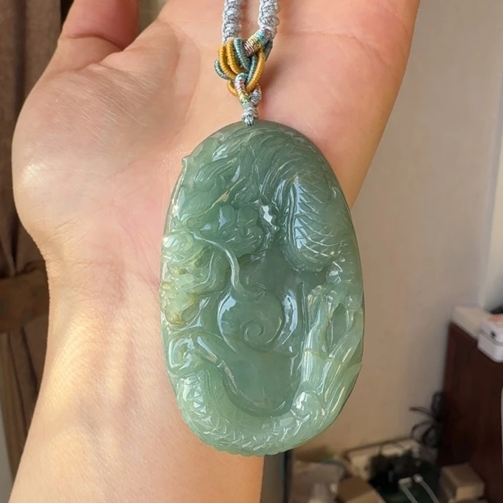 翡翠未镶嵌颈饰龙牌