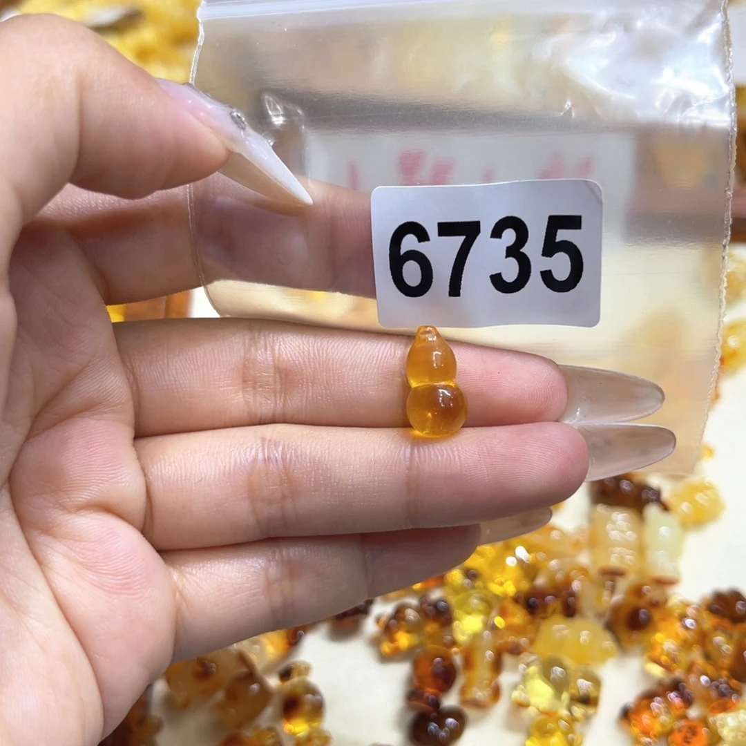 未镶嵌琥珀珠宝奇石