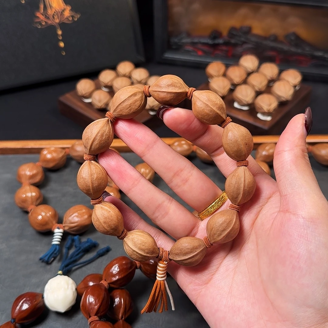 1.6*2.4小尺寸头货原生态梅林铁核手串