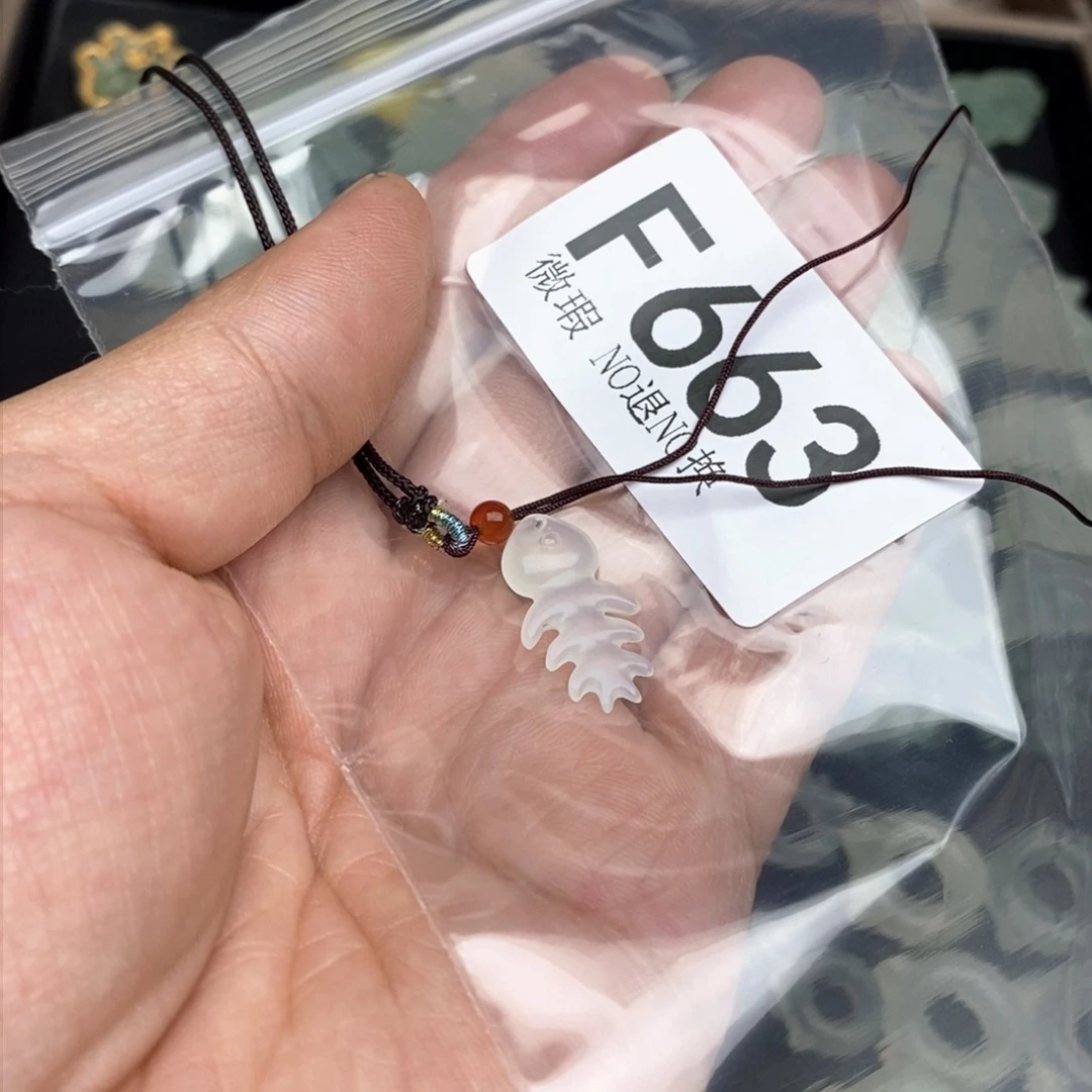 岫玉假一赔十默认微瑕，不退不换绑好绳子发货未镶嵌