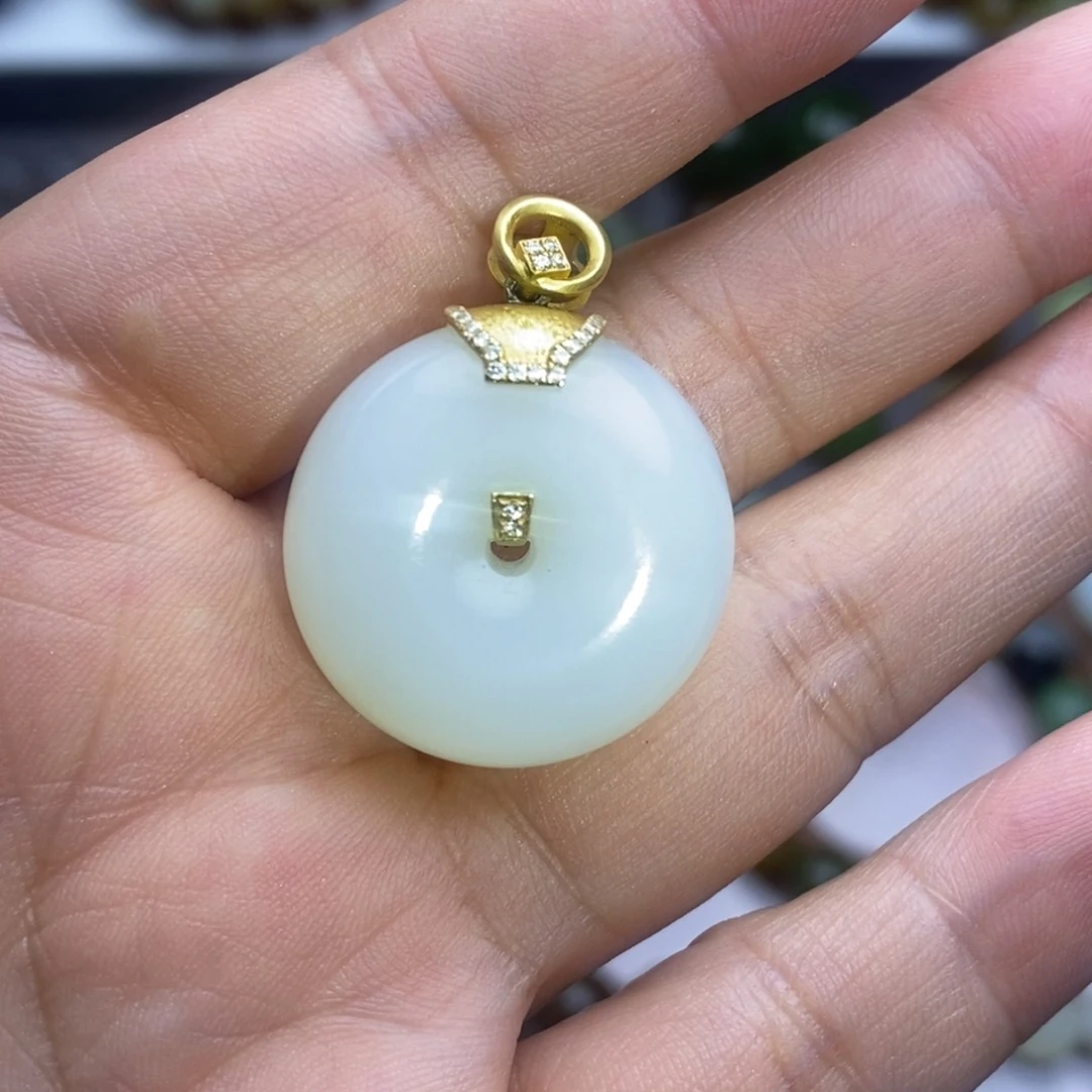 和田玉18K金镶嵌颈饰