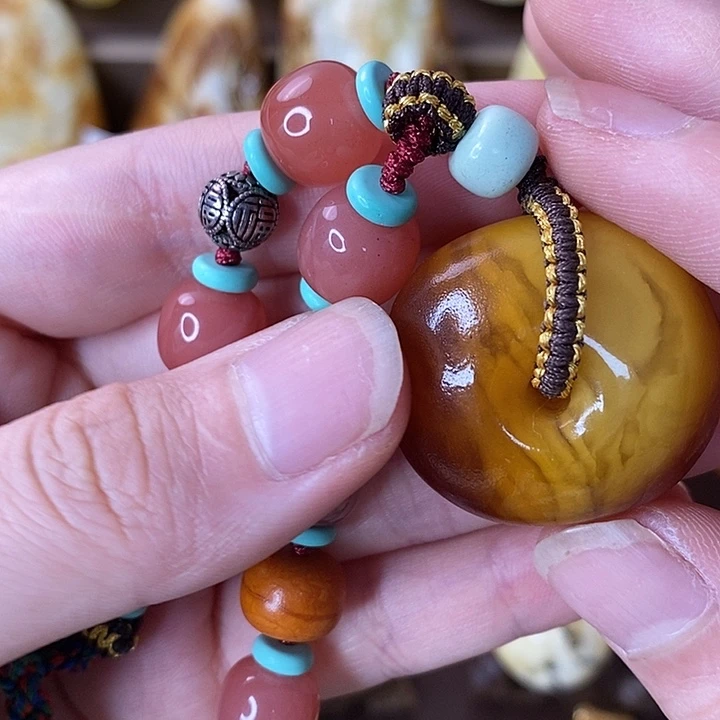 蜜蜡未镶嵌珠宝奇石